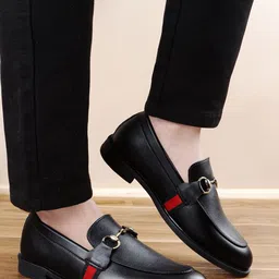 Bxxy Men Textured Buckle Detailed Formal Loafers-picture-34