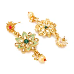 aadita Gold-Plated & Green Kundan-Studded & Pearl Beaded Jewellery Set image 4