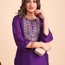 yeoja creation Women Embroidered Silk Blend Straight Kurta image 4