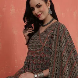 glam roots Women Cotton Blend Kurta Pyjama Dupatta Set image 5