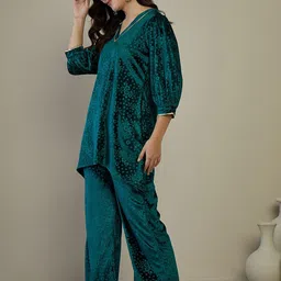 Sangria Green Self Design Three-Quarter Sleeves Velvet Tunic With Trouser image 4