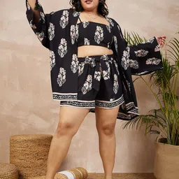 Berrylush Curve Black & White Plus Size Floral Printed Crop Top & Shorts with Shrug-image-10