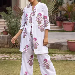 Ambraee Floral Printed V Neck Co-ords image 5