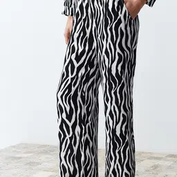 Trendyol Printed Long Sleeves Shirt With Trousers image 4