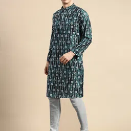 Amodh by Kisah Floral Printed Mandarin Collar Kurta image 3