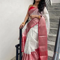 Anjaneya Sarees Checked Zari Silk Blend Banarasi Saree image 5