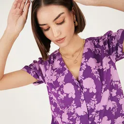 DressBerry Floral Printed V-Neck Crepe Top-image-47