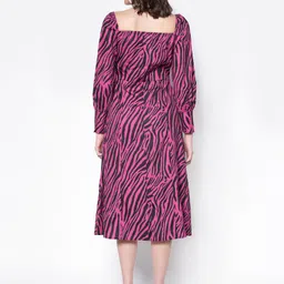 Sera Pink Off-Shoulder Crepe A-Line Midi Dress image 4