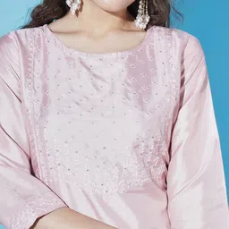 VredeVogel Women Floral Embroidered Regular Kurta with Trousers & With Dupatta image 5