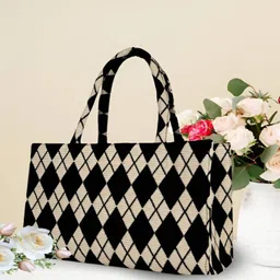 qns Women Black Tote image 1