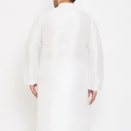 vastramay plus Men Solid Silk Blend Straight Kurta image 3