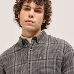 the bear house Men Slim Fit Checkered Button Down Collar Casual Shirt image 5