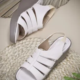 froh feet Women Wedges Sandal image 2