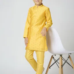 sangria YK Boys Ethnic Motifs Woven Design Mandarin Collar Chanderi Cotton Kurta With Trouser image 5