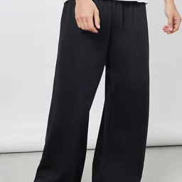 Styli Men Solid Wide Leg Jogger with Drawstring Closure-image-20