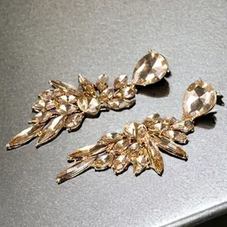 DressBerry Leaf Shaped Studs Earrings-image-12