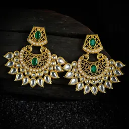 Kord Store Gold-Plated Kundan Studded Earrings With Maang Tika Set image 5
