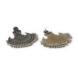 VENI Silver-Plated Crescent Shaped Oxidised Chandbalis Earrings image 4