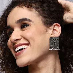 VENI Silver-Plated Beads-Studded Contemporary Studs Earrings image 4