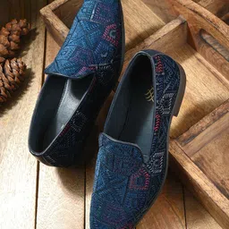 House of Pataudi Men Embroidered Lightweight Mojaris-picture-10