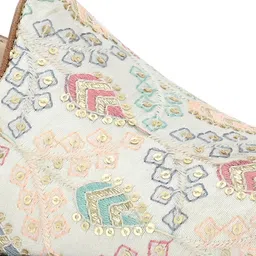 House of Pataudi Men Embroidered Lightweight Mojaris image 5