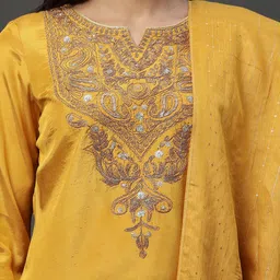 AURELIA Ethnic Motifs Embroidered Sequinned Kurta With Trousers & Dupatta image 2