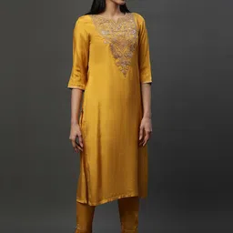 AURELIA Ethnic Motifs Embroidered Sequinned Kurta With Trousers & Dupatta image 5
