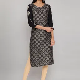 W Women Black Geometric Keyhole Neck Flared Sleeves Thread Work Kurta-image-55
