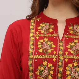 KIMAYRA Women Maroon Yoke Design Thread Work Kurta image 4