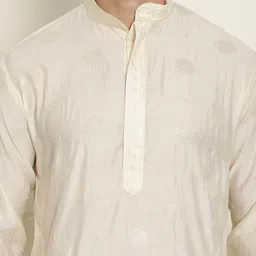 SOJANYA Geometric Embellished Sequinned Mandarin Collar Cotton Silk Straight Kurta image 4