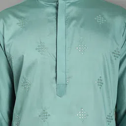 Jompers Men Embroidered Thread Work Kurta image 4