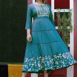 CTMTEX Women Yoke Design Thread Work Kurta image 2