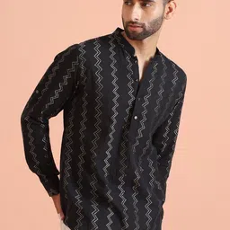 KISAH Men Geometric Embroidered Thread Work Short Kurta image 4