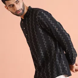 KISAH Men Geometric Embroidered Thread Work Short Kurta image 2