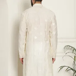 SOJANYA Geometric Embellished Sequinned Mandarin Collar Cotton Silk Straight Kurta image 5