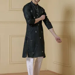 Satwaa Men Embellished Thread Work Kurta image 5