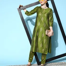 Shae by SASSAFRAS Women Green Floral Printed Tapered Fit Trousers-image-60