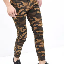 HIGHLANDER Men Camouflage Printed Joggers Trousers image 2
