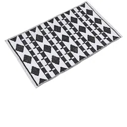 Saral Home White & Black Set of 2 Geometric Printed Rugs image 2
