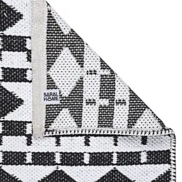 Saral Home White & Black Set of 2 Geometric Printed Rugs image 4