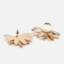 SOHI Gold-Toned Gold Plated Floral Studs Earrings image 2