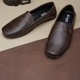 Duke Men Textured Lightweight Loafers-picture-21