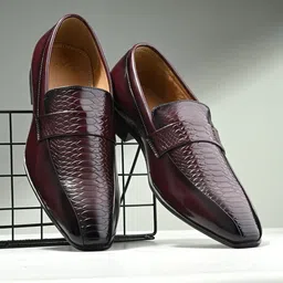 House of Pataudi Men Textured Formal Loafers-picture-11