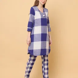 aayusika V-Neck Checked Regular Pure Cotton Straight Kurta with Trousers image 3