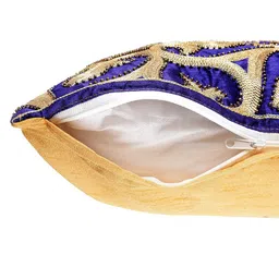 KLOTTHE Blue & Gold-Toned Set of 2 Embroidered Square Cushion Covers image 5