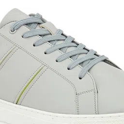 HRX by Hrithik Roshan Men Grey & White Lightweight Comfort Insole Contrast Sole Sneakers image 3