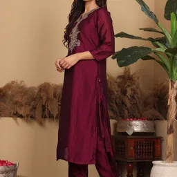 Varanga Ethnic Motifs Embroidered Regular Kurta with Trousers & Dupatta image 5