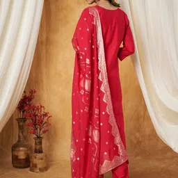 Label Khoj Floral Embroidered Sequinned Kurta With Trouser And Dupatta image 5