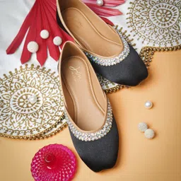 jm looks Handmade Women's Punjabi Jutti Mojaris Ethnic Flat Shoes Bellies For Women image 2