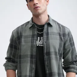 HIGHLANDER Men Spread Collar Checked Cotton Relaxed Fit Casual Shirt-picture-10